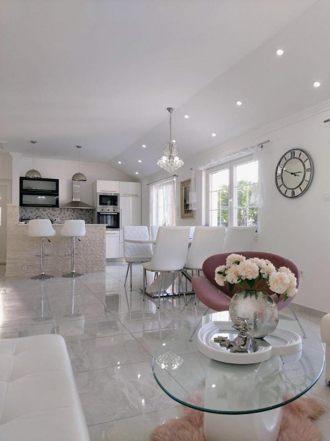 סופטאר Apartments Brac מראה חיצוני תמונה