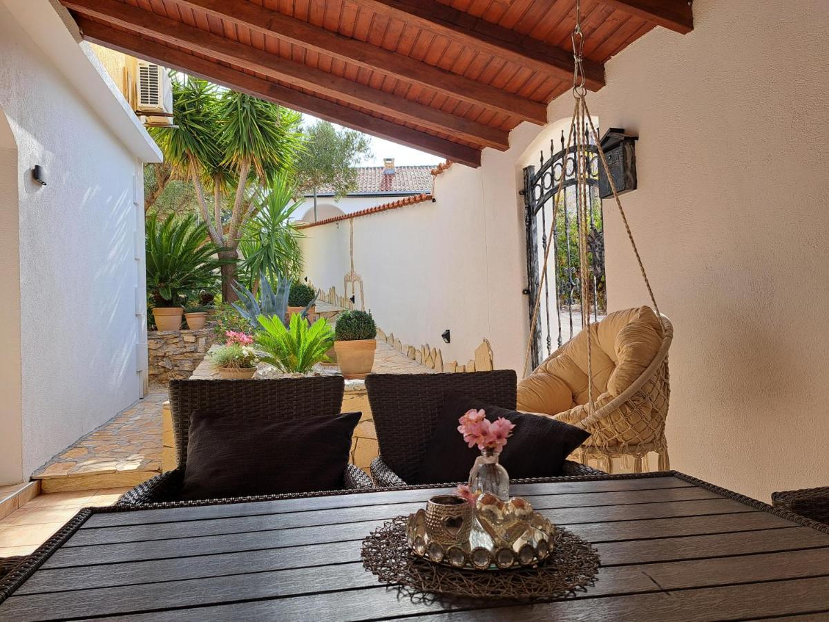 סופטאר Apartments Brac מראה חיצוני תמונה